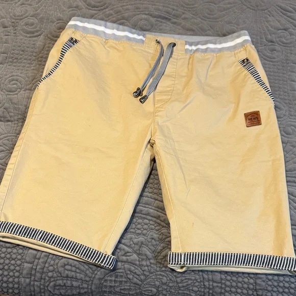 Men's Beige Athletic Shorts with Drawstring - Picture 3 of 11